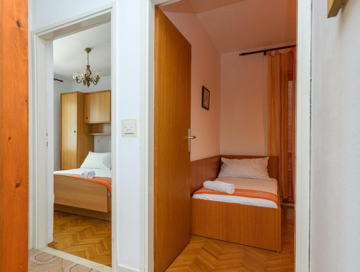 Apartment Mario - Veliki Stan Za Odmor - Terasa- Vrt - Bazen - Pogled More, Izoliran Орашац Екстериор снимка
