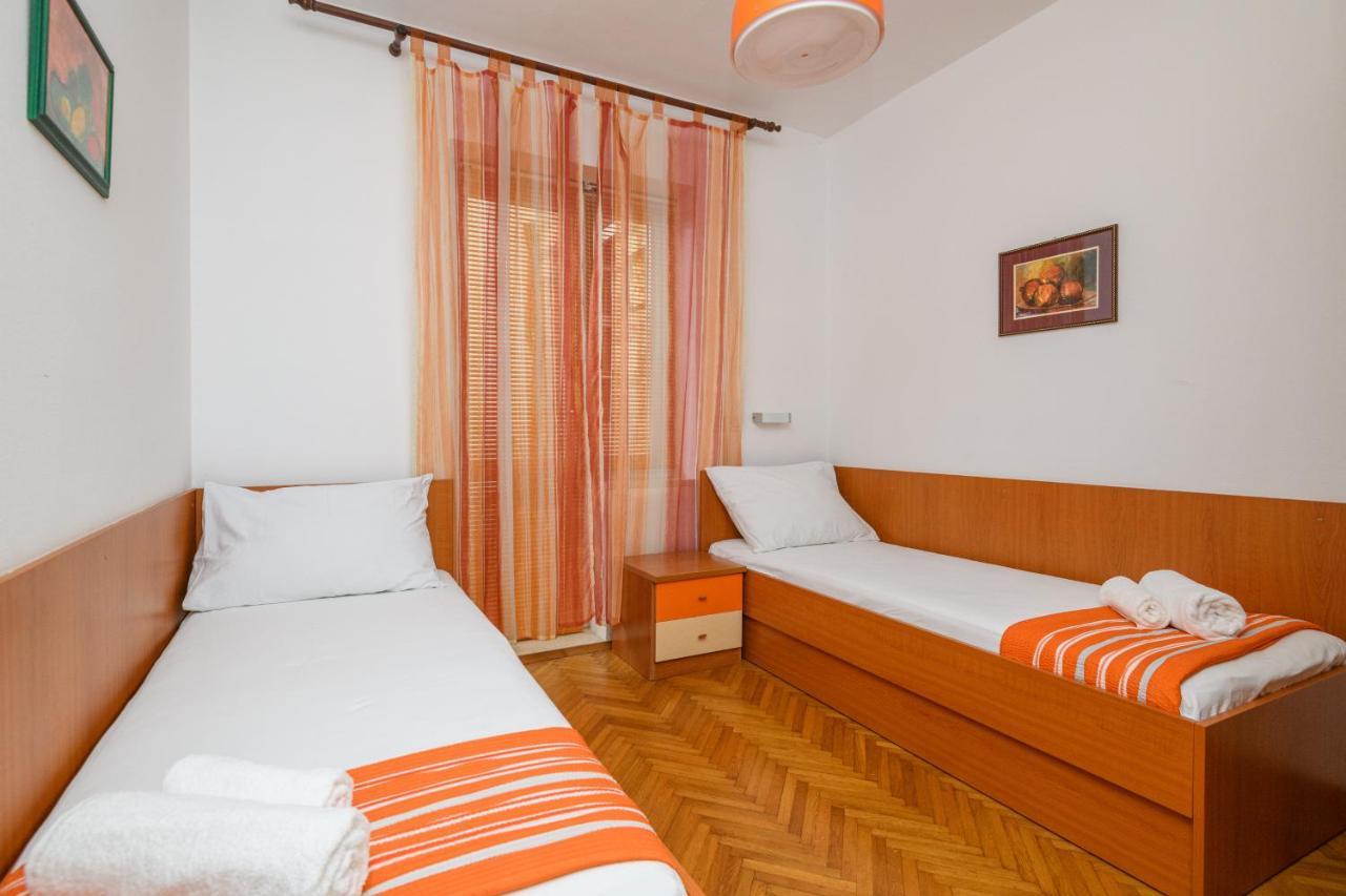 Apartment Mario - Veliki Stan Za Odmor - Terasa- Vrt - Bazen - Pogled More, Izoliran Орашац Екстериор снимка