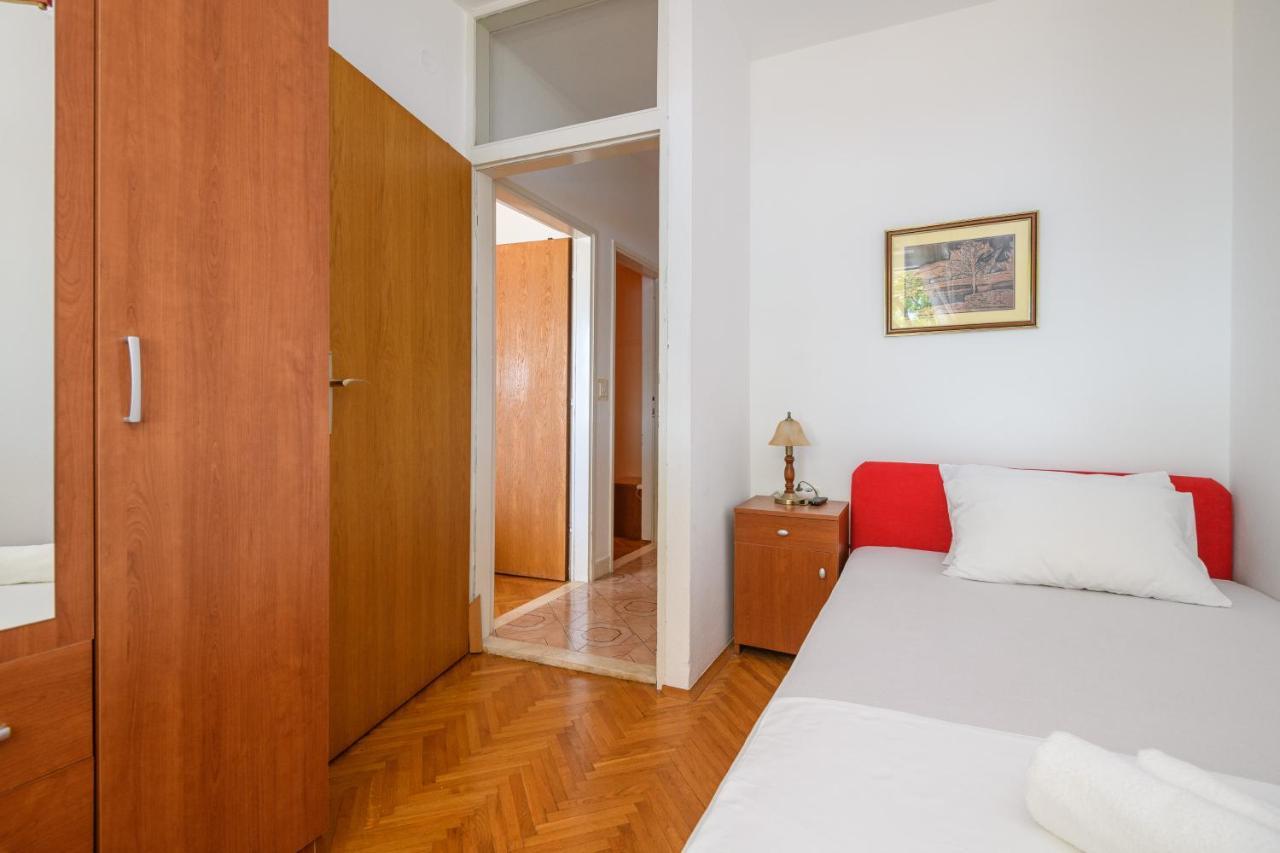 Apartment Mario - Veliki Stan Za Odmor - Terasa- Vrt - Bazen - Pogled More, Izoliran Орашац Екстериор снимка