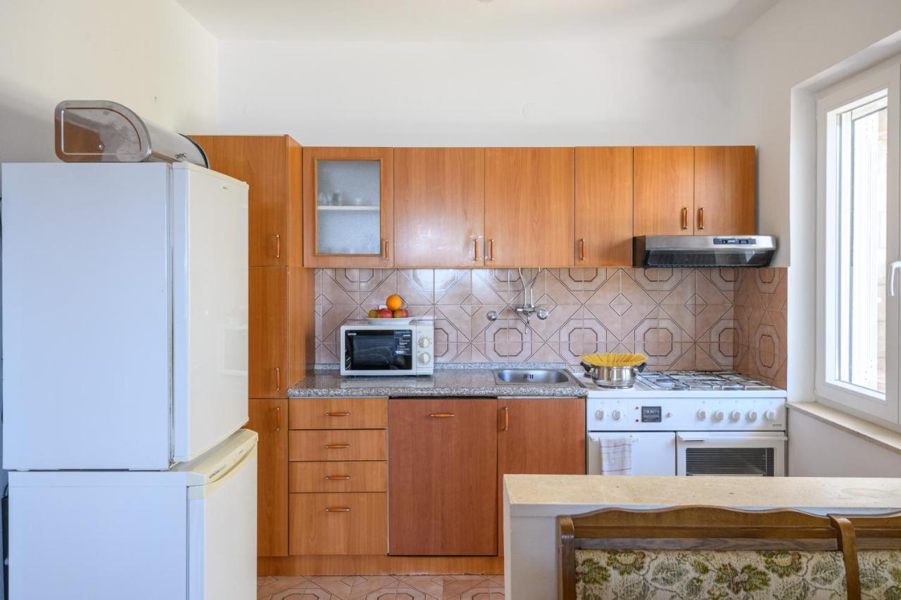 Apartment Mario - Veliki Stan Za Odmor - Terasa- Vrt - Bazen - Pogled More, Izoliran Орашац Екстериор снимка